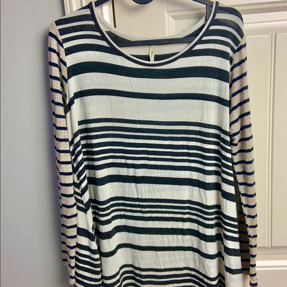 black and white loose shirt😚